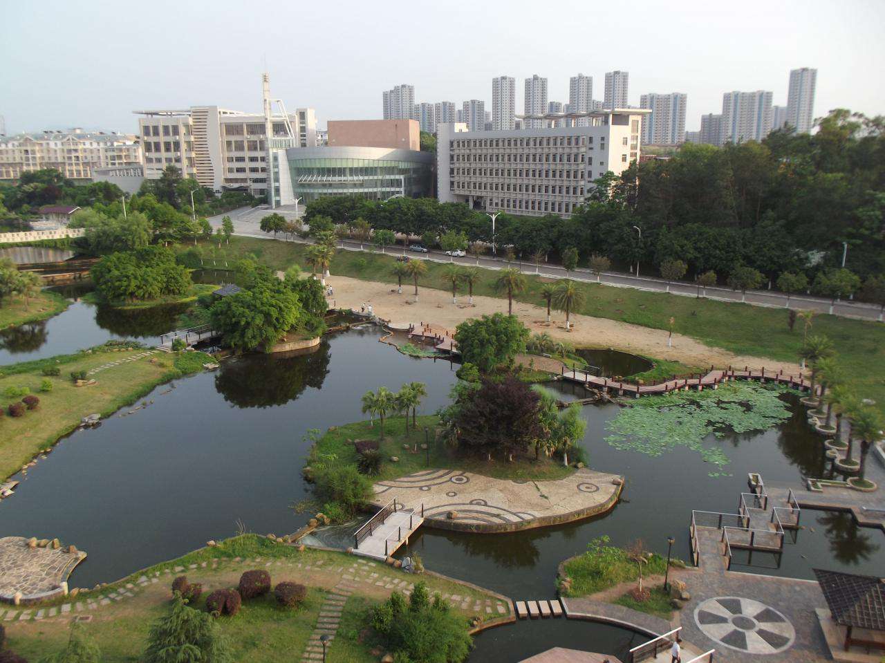 贛南師范大學怎么樣？是二本院校嗎？值得報考嗎？有什么好專業