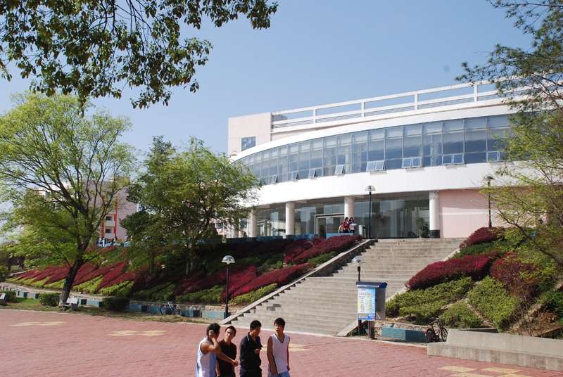 贛南師范大學怎么樣？是二本院校嗎？值得報考嗎？有什么好專業
