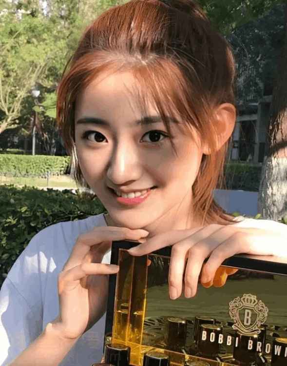 今年上升超猛的十大美女新星！各個(gè)雪膚玉貌太驚艷