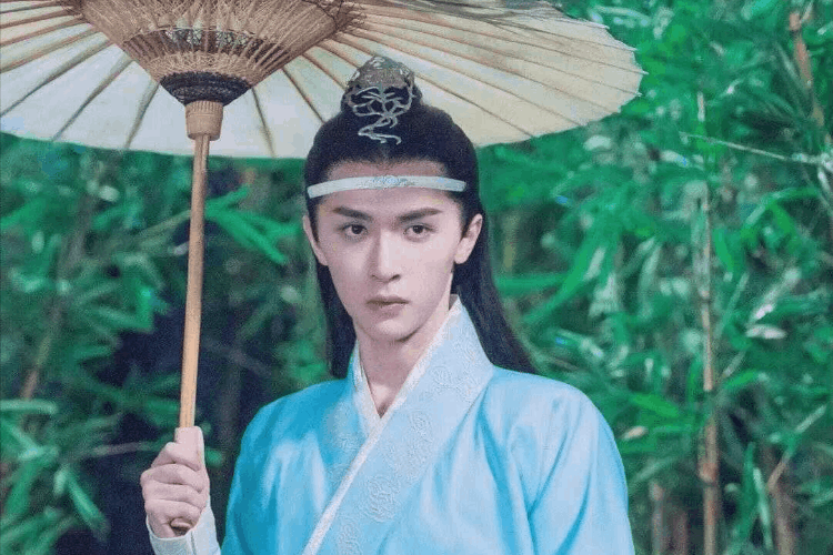 關格格的情史，背后的男人不止有鹿晗