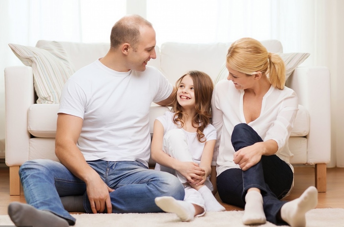 女兒：同桌總摸我。媽媽教女兒的應對方式，決定女兒未來是否幸福