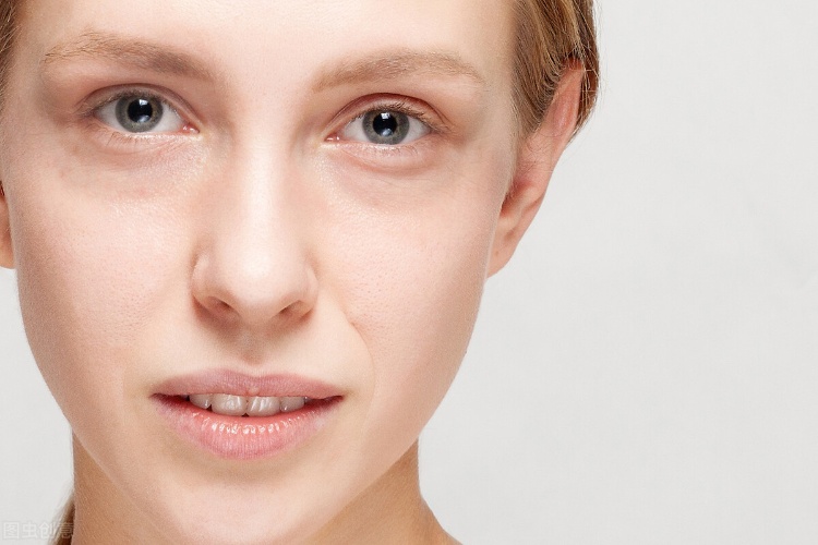 有了黑眼圈怎么辦？別怕，三招幫你補(bǔ)回來