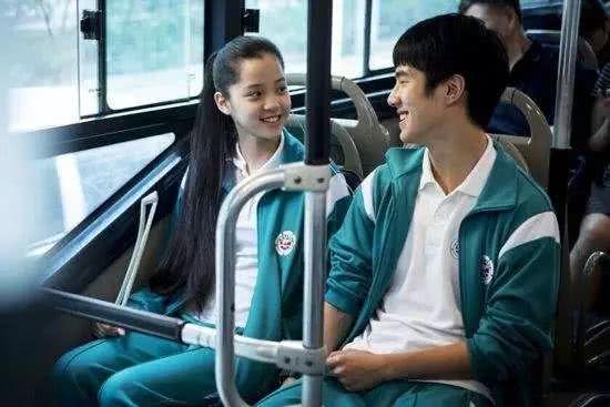 多少歲談戀愛算早戀,心理學家埃里克森告訴你答案